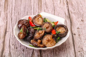 Marinated shiitake mushrooms with herbs