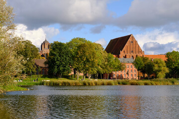 Das Deutsche Meeresmuseum in der Altstadt der Weltkulturerbe- und Hansestadt Stralsund vom...