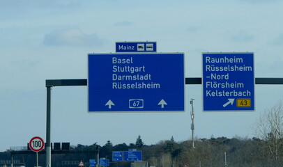 Schild Autobahn A67 Richtung Basel