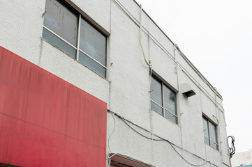 古びた雑居ビル　外観