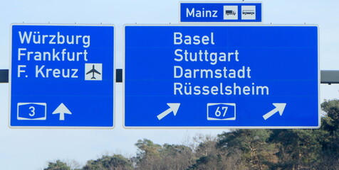 Schild Autobahn Frankfurter Kreuz