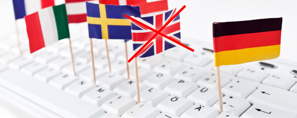 EU Keyboard mit Europa Flaggen UK durchgestrichen Brexit  Banner