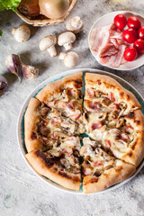 Pizza Bianca with bacon and mushrooms
