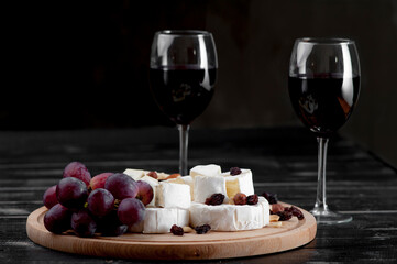 wina, glases, drink, alkochole, czerwień, gronowy, jedzenie, napoje, ser, owoc, gronowy, winorośli, kieliszek do wina, winiarnia, celebracja, obiad, knajpa, ciecz, delikatesowy, bar