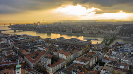 Obraz premium Hungary - Budapest landscape at sunset from drone view