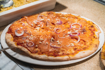 Salmon sashimi pizza