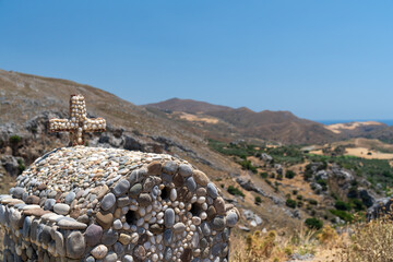 Miniature copy of the Orthodox church, inside which is an icon and a candle. These small temples are called proskinitari. Roadside chapel