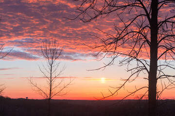 Naklejka premium Colorful sunrise on an early spring day