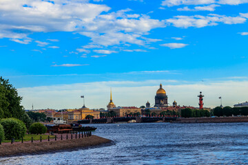 Obraz premium Cityscape of St. Petersburg, Russia. View of the Neva river, Palace bridge, St. Isaac Cathedral, the Admiralty and Spit of Vasilyevsky Island with Rostral columns in Saint Petersburg, Russia