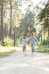 Obraz premium young couple in love having fun and enjoying the beautiful summer nature. woman and man, wearing in denim outfit are having date outdoors in the park. Romantic relationship. valentines day