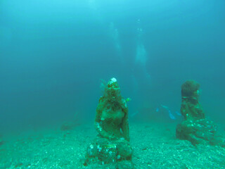 Statues au fond de la mer à Bali, Indonésie