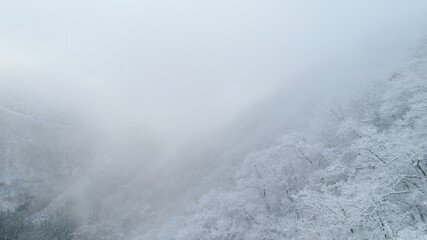 冬・雪山・ドローン・空撮