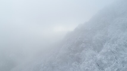 Obraz premium 冬・雪山・ドローン・空撮