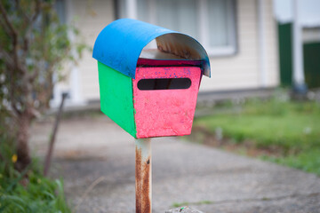 Simple metal mail box