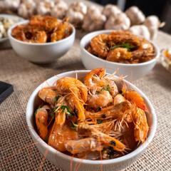 Shrimp, seadfoof to restaurants. Fried frish. 