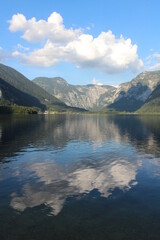 Hallstätter See mit Spiegelung im See