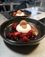 Panna Cotta Dessert mit Chili Erdbeere und Schokomousse & Schokoherz