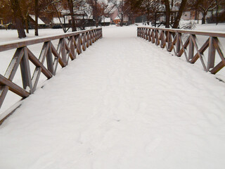 Der Steg im Winter am Stadtsee
