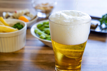 居酒屋でビール