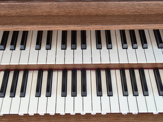 電子パイプオルガンの鍵盤のアップ