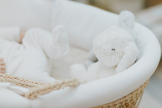 B&eacute;b&eacute; dans le couffin 