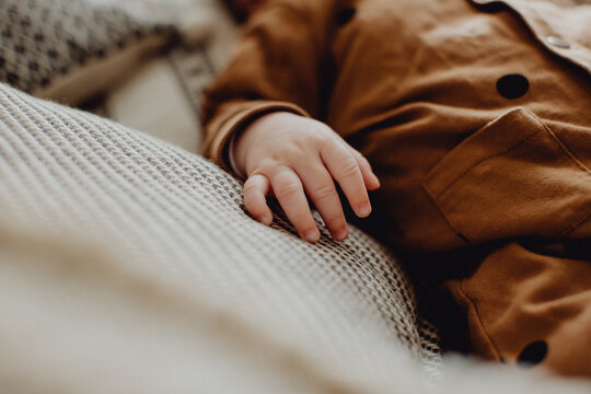 Main de b&eacute;b&eacute;