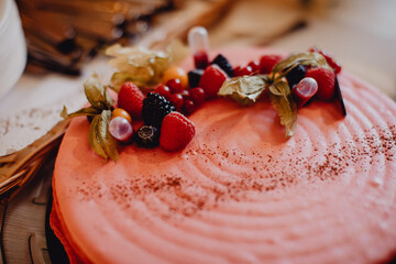 Gâteau Macaron aux fruits rouges