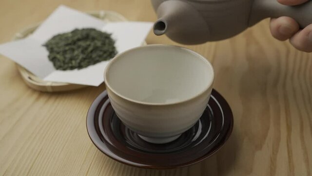 温かい緑茶