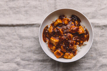 麻婆丼
Mapo tofu bowl