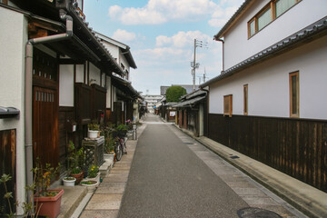 大阪富田林 古い木造家屋が残る寺内町 Wall Mural Wallpaper Murals 木村 亨 大阪富田林 古い木造家屋が残る寺内町 Wall Mural Wallpaper Murals 木村 亨