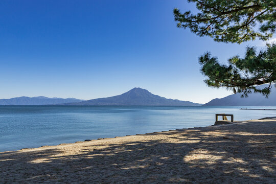 重富海岸から見た桜島の風景　鹿児島県姶良市