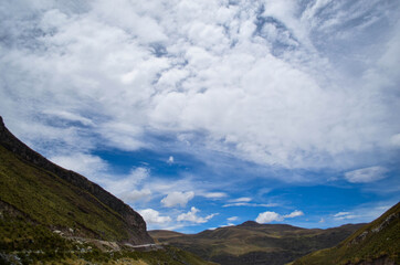 Fototapeta na wymiar Cielo y nubes de la sierra de Lima