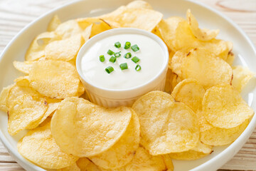 potato chips with sour cream