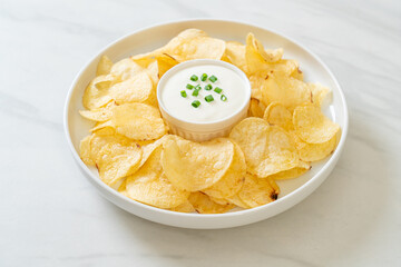 potato chips with sour cream