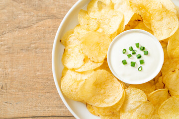 potato chips with sour cream