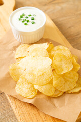potato chips with sour cream