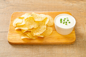 potato chips with sour cream