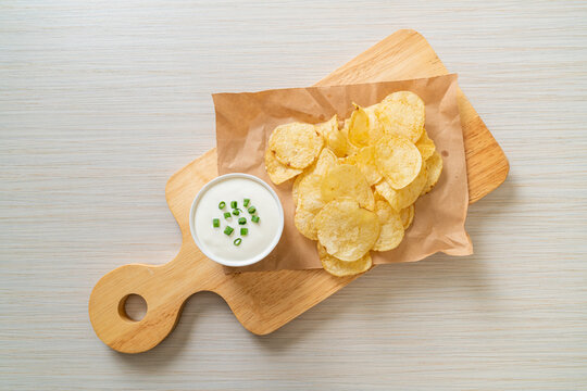 potato chips with sour cream