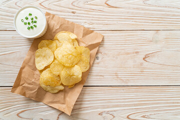 potato chips with sour cream