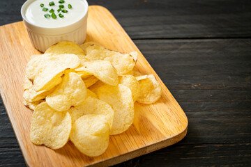 potato chips with sour cream