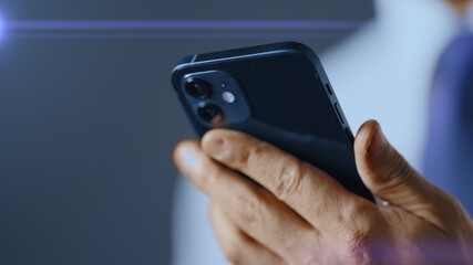 ビジネスイメージ　スマートフォンの操作