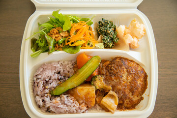 テイクアウトのヘルシー弁当