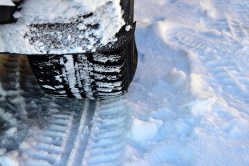 Obraz na płótnie Canvas rear wheel auto on snow
