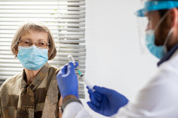 elderly woman getting coronavirus vaccine