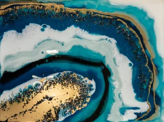 flüssiger Marmorhintergrund. Ströme von Blau, Weiß und Gold, mäandrierende metallische Locken und schaumige Farbspritzer bilden die Landschaft dieser fließenden Texturen. Wellen von Türkis und Blau © Elena