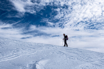 Fototapeta na wymiar Dolomiti, escursione sulla neve
