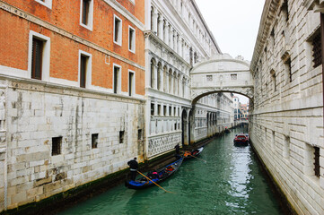 Obraz na płótnie Canvas Gondolas floating on canal towards Bridge of Sighs (Ponte dei Sospiri). Venice, Italy. Perspective. 