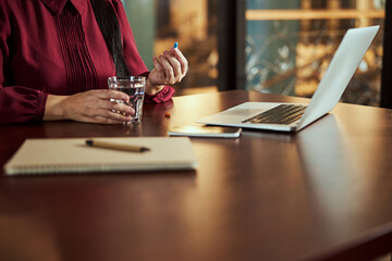 Fototapeta premium Close up of female that staring at tablet