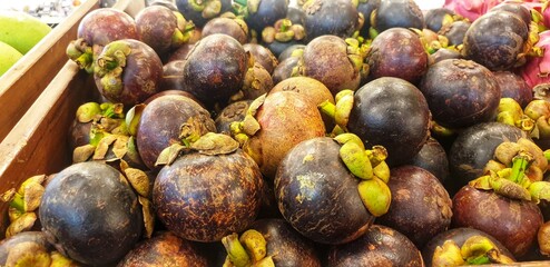 The main subject is out of focus or is not in focus due to camera shake, motion blur, overuse of noise reduction, or technical limitations of the equipment used (e.g. autofocus searching, camera senso