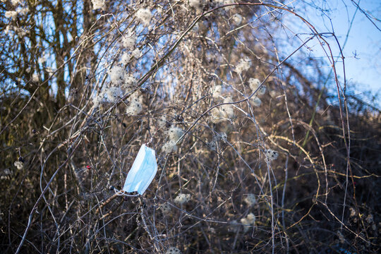 fask mask thrown away in nature